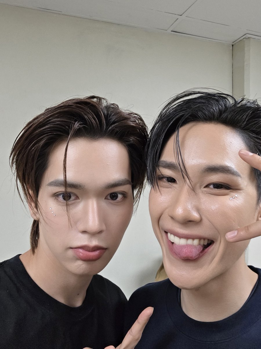 Markjrtn's tweet image. วันนี้เลิกดึกเลยย หวังว่าทุกคนจะสนุกกันนะครับ 💙💛

STLP MVP IS JUNIORMARK JUMMO
#GMMTVStarlympics2025