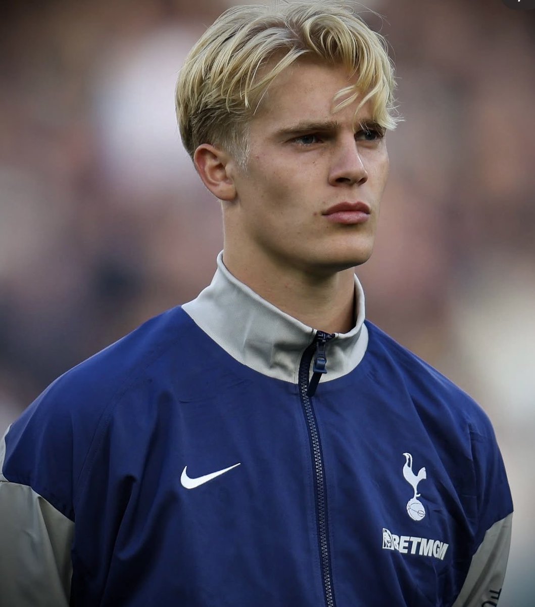 Lucky Bergwall\, image size:1059x1200