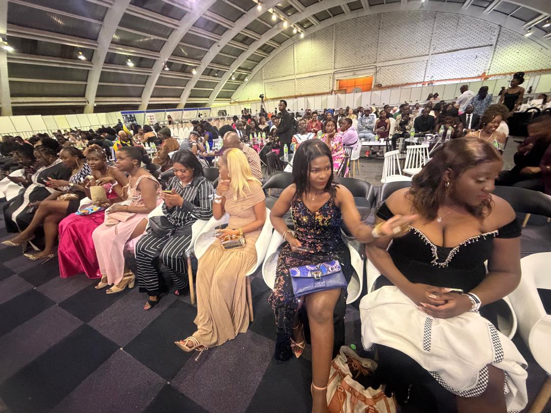 ZBCNewsonline's tweet image. The Zimbabwe International Trade Fair grounds are alive as crowds gather for the long-awaited Bulawayo Arts Awards. The event is marked by suspense, celebration, and fierce competition across key categories, including Song of the Year, People’s Choice, and Best Arts Journalist,
