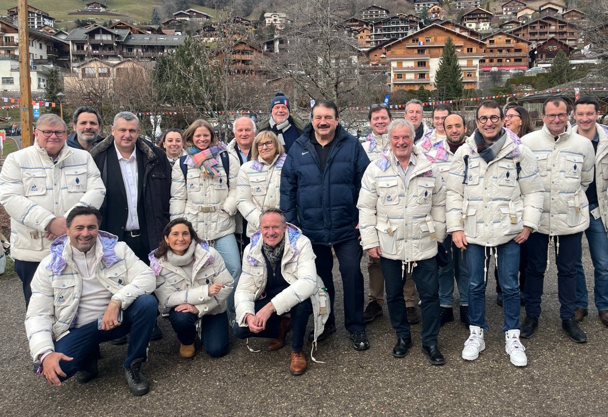 FranceOlympique's tweet image. À 48 jours des Jeux Olympiques de Milan-Cortina, la Commission olympique du #CNOSF était présente au Grand-Bornand pour encourager l’équipe de France de biathlon lors des poursuites féminine et masculine, marquées par la victoire de Lou Jeanmonnot et la 2e place d’Émilien…