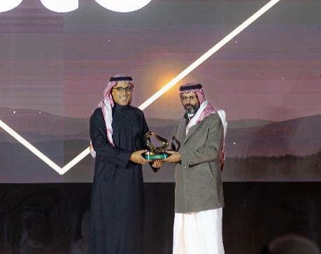 الأمير خالد بن سلطان الفيصل يكرم مجموعة stc الراعي الرئيسي لجائزة السعودية الكبرى للفورمولا 1
 <a href="/SaadAbdullah92/">سعد المصبح</a> 
 
الرياض - سعد المصبح 

كرّم صاحب السمو الملكي الأمير خالد بن سلطان عبدالله بن فيصل، رئيس مجلس إدارة الاتحاد السعودي للسيارات والدراجات النارية وشركة رياضة المحركات