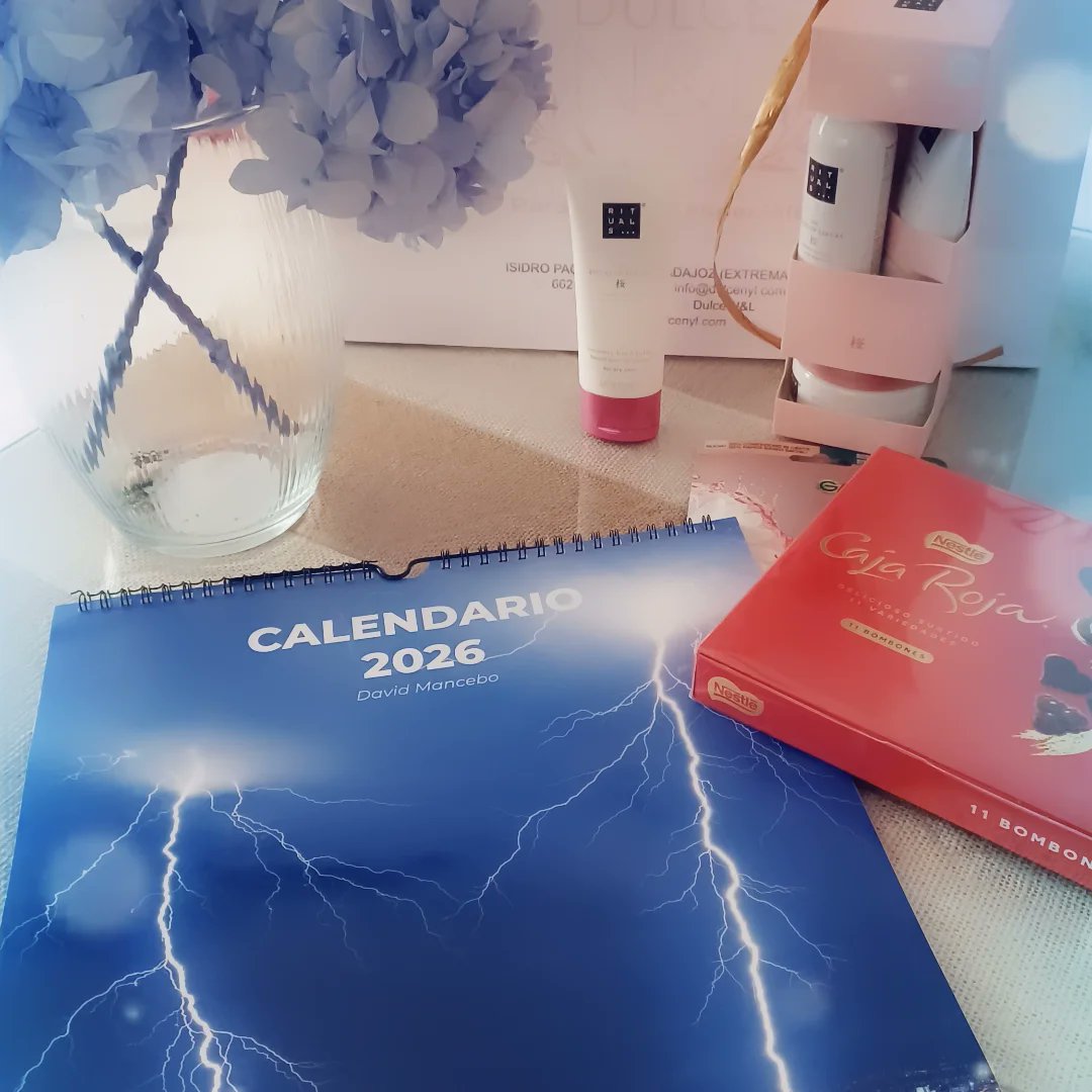 Ya es costumbre ,por estas fechas de mi cumple, que mi hija <a href="/Patrigamero1/">Patrigamero</a> me regale el calendario de <a href="/objtormentas/">Objetivo Tormenta (David Mancebo)</a>, que gran trabajo amigo!!! Encantada otro años más de tenerlo en nuestras casas.....a ella se lo traerán los Reyes Magos....shhhhh que no se entere jjjj🥰🥰🥰🥰🥰