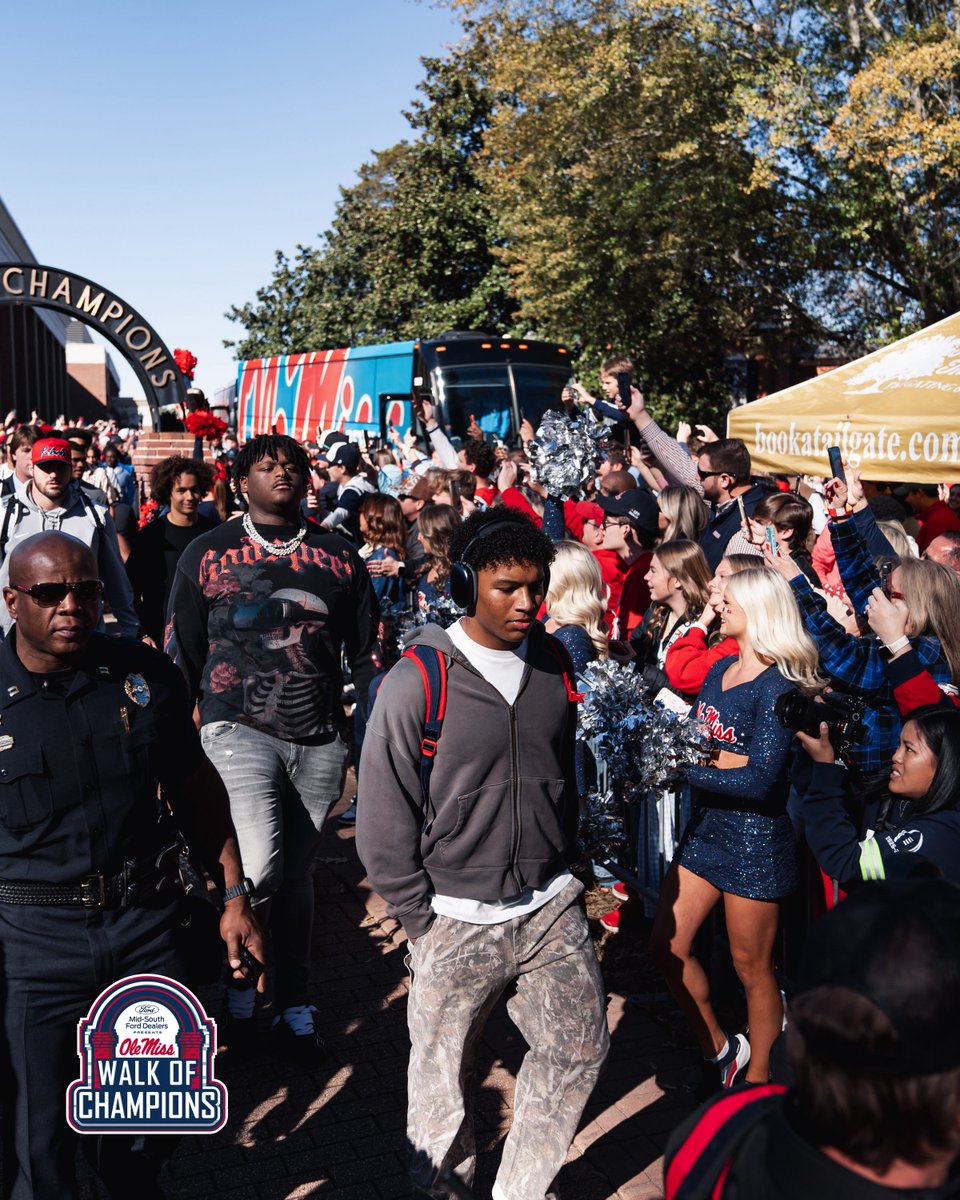 OleMissFB's tweet photo. Here come the Rebs.

#CFBplayoff x #HottyToddy https://t.co/bhvkFRbR9G