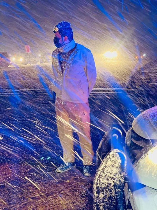 #تمرة💢|| بينما نعيش الشتاء دافئين ببيوتنا … 

"لا تنسونهم من دعائكم" 

اللهم هوّن برد الشتاء على جنودنا🇸🇦وثبت اقدامهم وقوي عزائمهم وأنزل دفئك ورحمتك ونصرك عليهم وأعدهم لنا ولأهلهم سالمين غانمين.