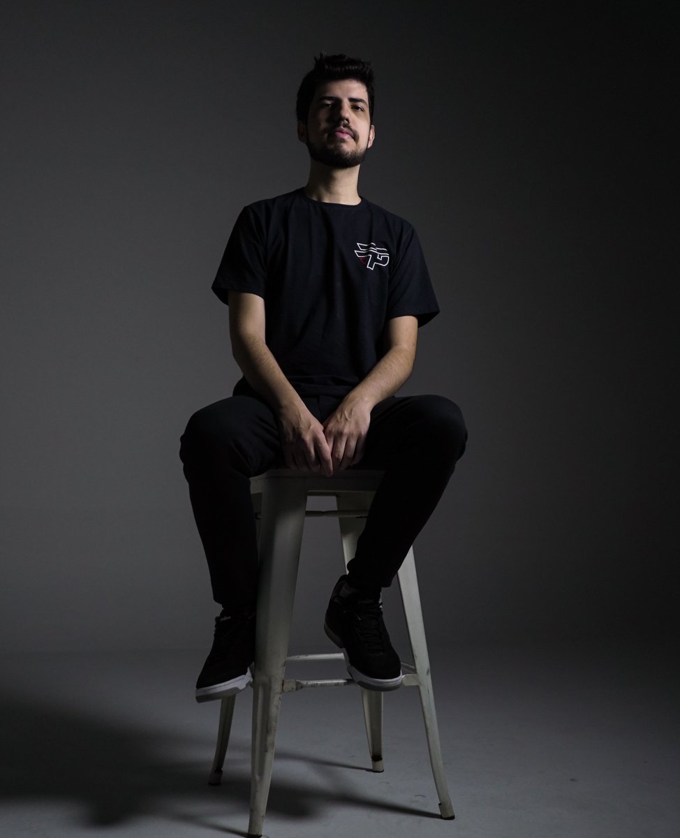 despedidas nunca são fáceis, e talvez por isso a gente tenha demorado tanto.

mesmo em pouco tempo, sua personalidade, dedicação e vontade de vencer escreveram um capítulo importante da nossa história.

quem sabe não tenhamos mais tempo no futuro... até breve, <a href="/robolol1/">paiN Robo</a>!