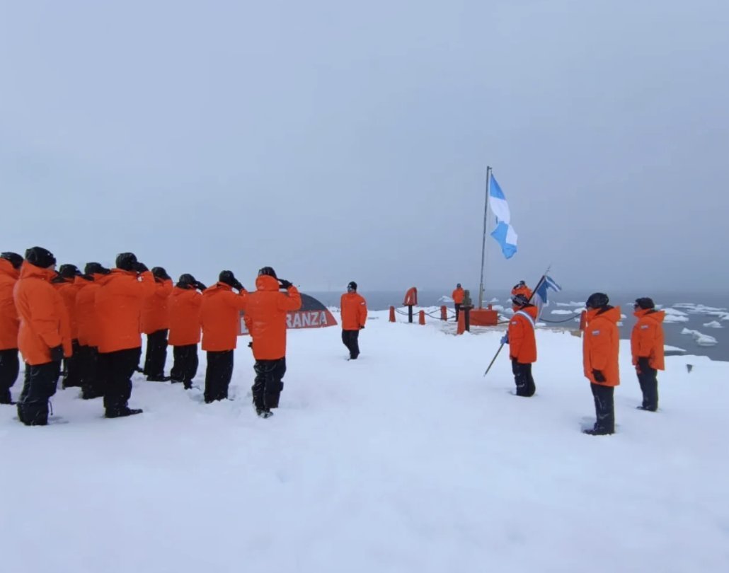 🇦🇷🇦🇶 The crew of the Esperanza Joint Antarctic Base celebrated another  anniversary of its founding., image size:1030x810