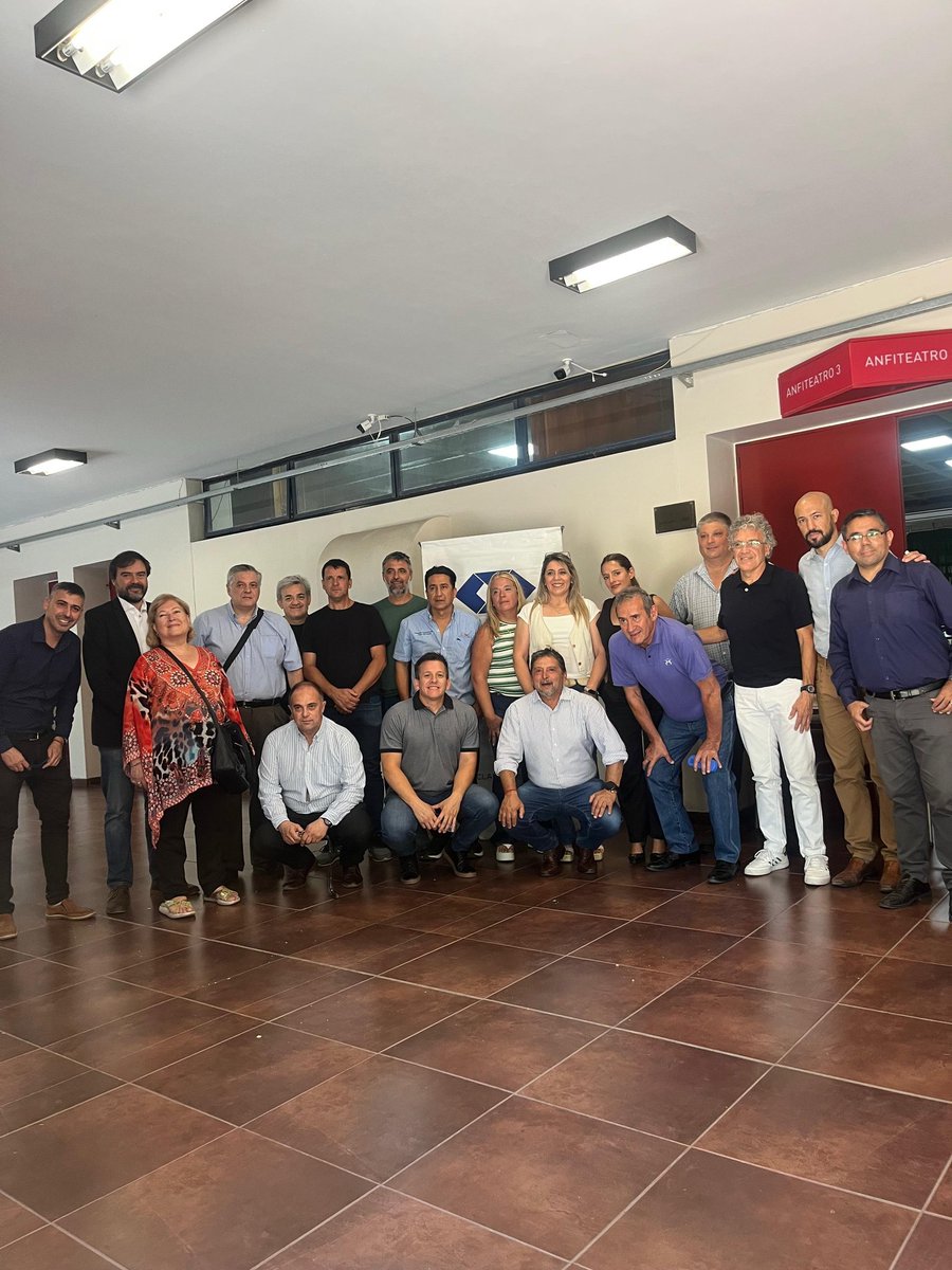 El colegio de licenciados de Mendoza.CLAM, tiene nuevas autoridades elegidas democráticamente .  La institucionalidad es lo más importante . Felicitaciones a la presidenta Electa @vivianariquelme, <a href="/ClamPublica/">CLAM</a>