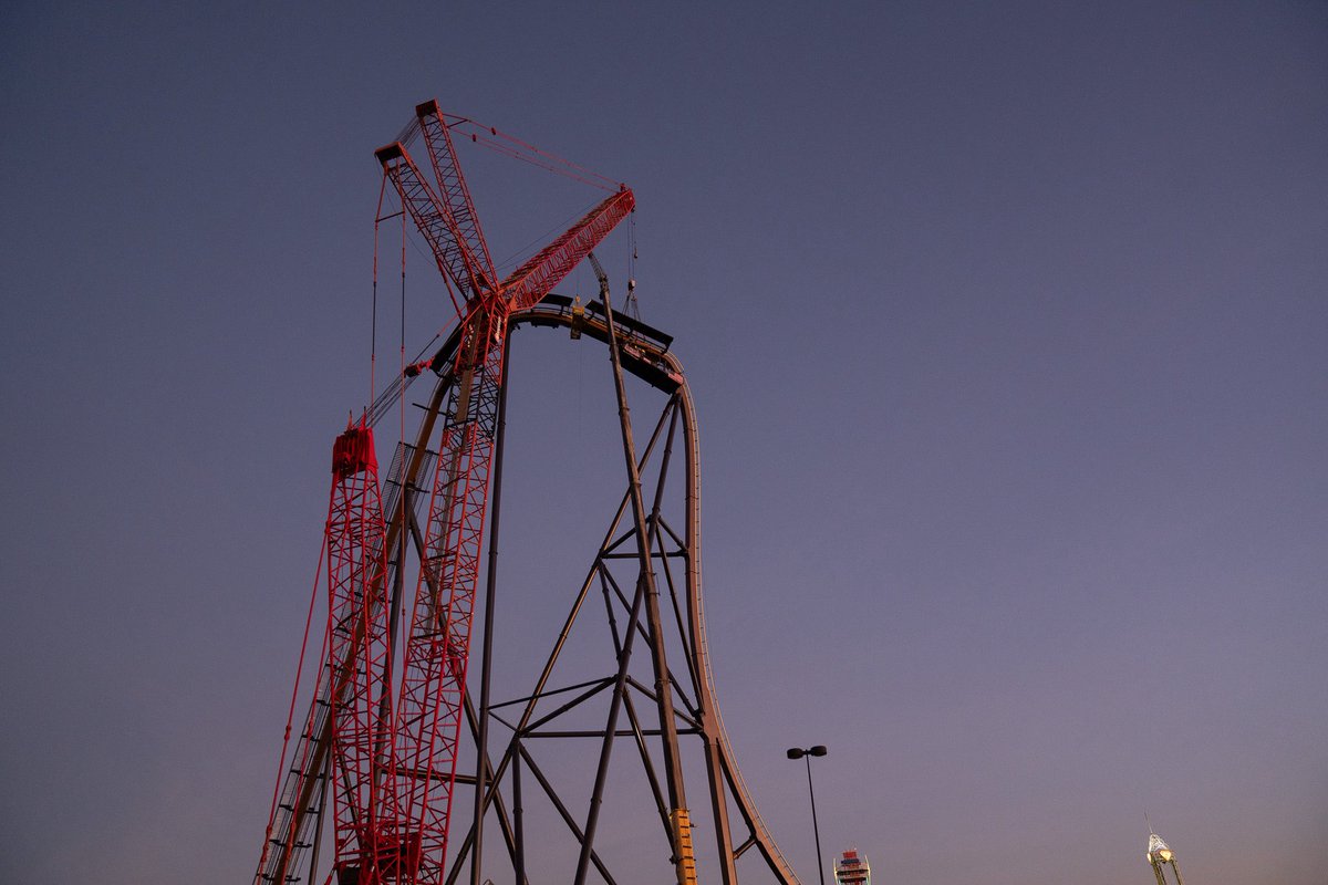 SixFlagsOverTX's tweet image. La leyenda alcanza su punto álgido…🐂 #TORMENTA #SFOT2026 #DROPTHEGATE #ROLLERCOASTERS