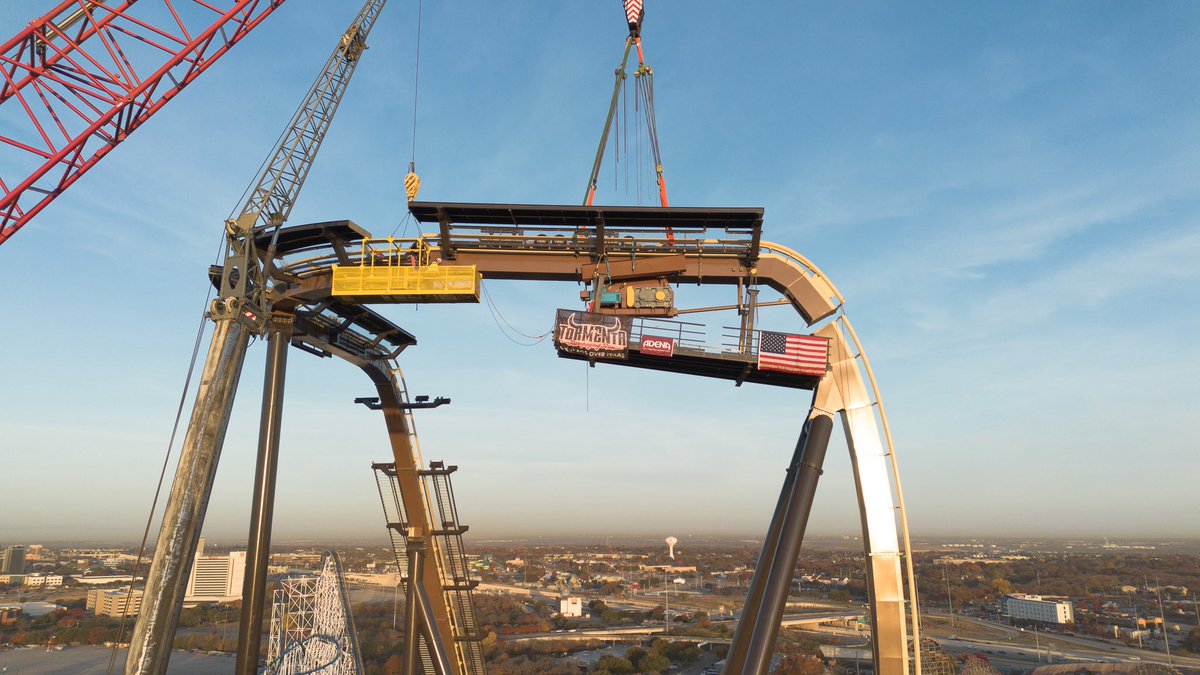 SixFlagsOverTX's tweet image. La leyenda alcanza su punto álgido…🐂 #TORMENTA #SFOT2026 #DROPTHEGATE #ROLLERCOASTERS