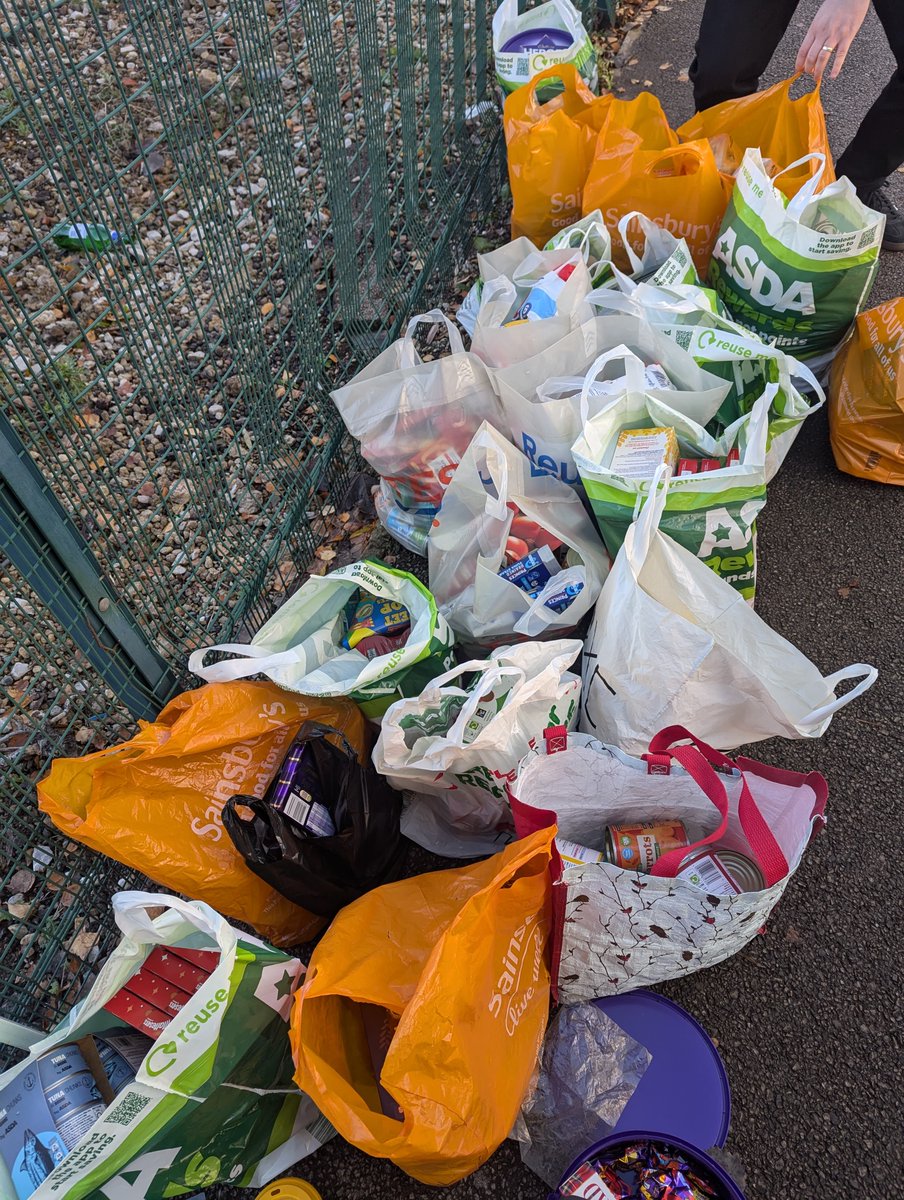 MCFCfoodbank's tweet image. Thank you to all City and West Ham supporters who donated today! Snapshot of the collection today, looks to be another 100kg plus for the foodbank!

Great end to 2025 for us, loads in to help people who need it at Christmas!

Have a great break everyone 💙💙💙