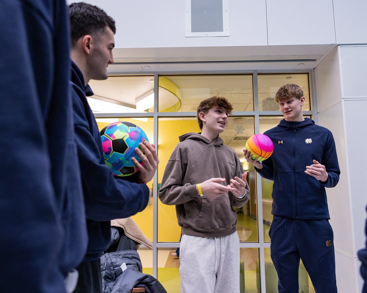 NDmbb's tweet image. moments from our time at @BeaconHealthSys and @meijer yesterday 💙🎁