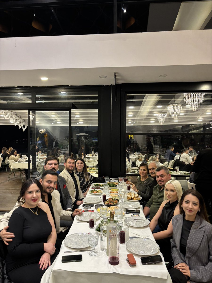 cagdascevremuh's tweet photo. Çağdaş Çevre Mühendislik Ailesi olarak geleneksel yılbaşı yemeğimizde bir aradaydık.

Daha güçlü, dinamik, umutlu ve başarılı nice senelere 🎄⛄️❄️ 

#Hoşgeldin2026
#ÇağdaşÇevreMühendislik 
#ÇevreDeyinceÇağdaşÇevre ∞ https://t.co/0Tb1hmKZ6e