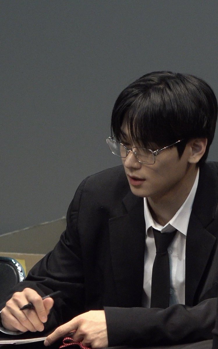 no context juyeon (@nocontextjuyeon) on Twitter photo 