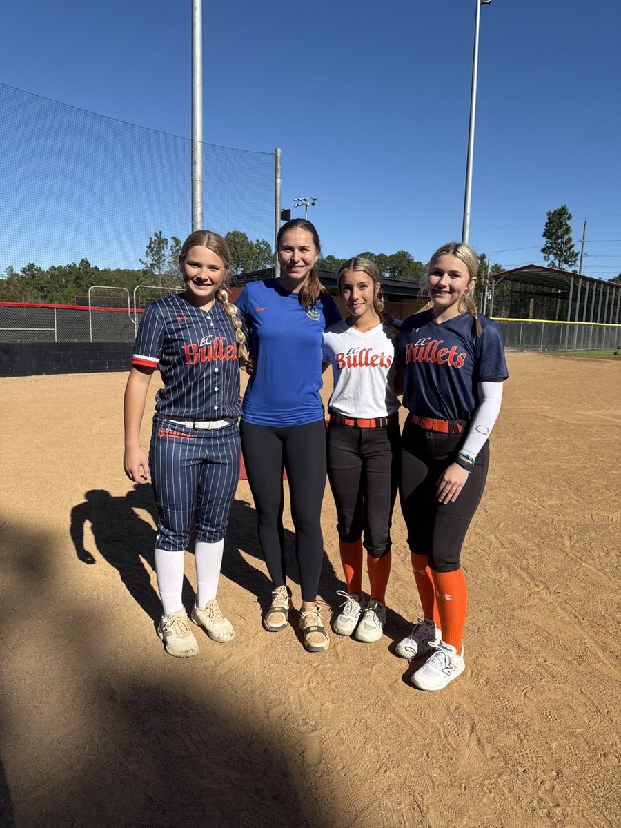 Today I got some work in with <a href="/katie_kistler07/">Katie Kistler</a> and <a href="/KenzieWoods17/">Kenzie Woods</a> I am so grateful for this opportunity to go out there and strive to get better, including learning new things. Thank you so much for the camp! <a href="/OspreySB/">UNF Softball</a> <a href="/GatorsSB/">Gators Softball</a> <a href="/ExtraInningSB/">EXTRA INNING SOFTBALL</a> <a href="/SoftbalAmerica/">Softball America</a> <a href="/playsbigger/">PLAYS BIGGER</a>