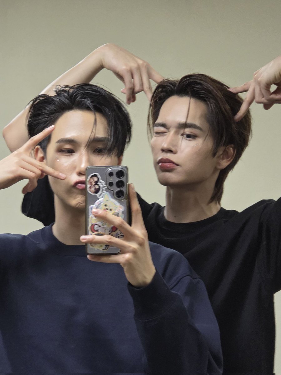 jnnrrs's tweet image. ทำหลายอย่างเกิน แก่แล้วมันเหนื่อยขาก็ไม่ค่อยดีมีดีอย่างเดียวคือใช้ซัมซุงกับมีคนคอยเทคแคร์เห้ออออ 

STLP MVP IS JUNIORMARK JUMMO

#GMMTVStarlympics2025