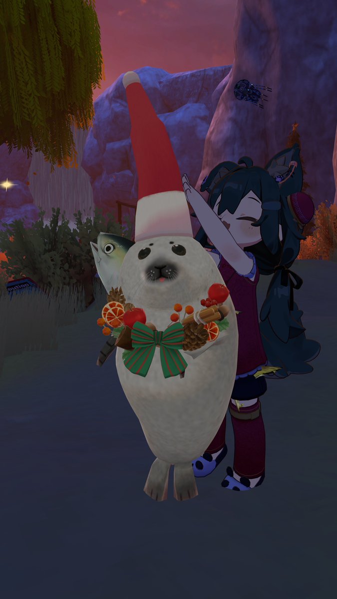 sotelion6's tweet photo. 1)雪降るガソリンスタンドからスタート
2)掴めると聞いて、早速えのさんが伸ばしてくれた烏帽子状態サンタ帽
3)デフォルメでも深夜のラーメン絵見ると突然感じる空腹感…
4)｢これ今日の禁断のおやつね｣と渡されたのは『ごきげんアザラシ』でした
#VRChat #VRC日記 #午前3時禁断のアザラシ #アザラシ https://t.co/Xj6HwCsqnd