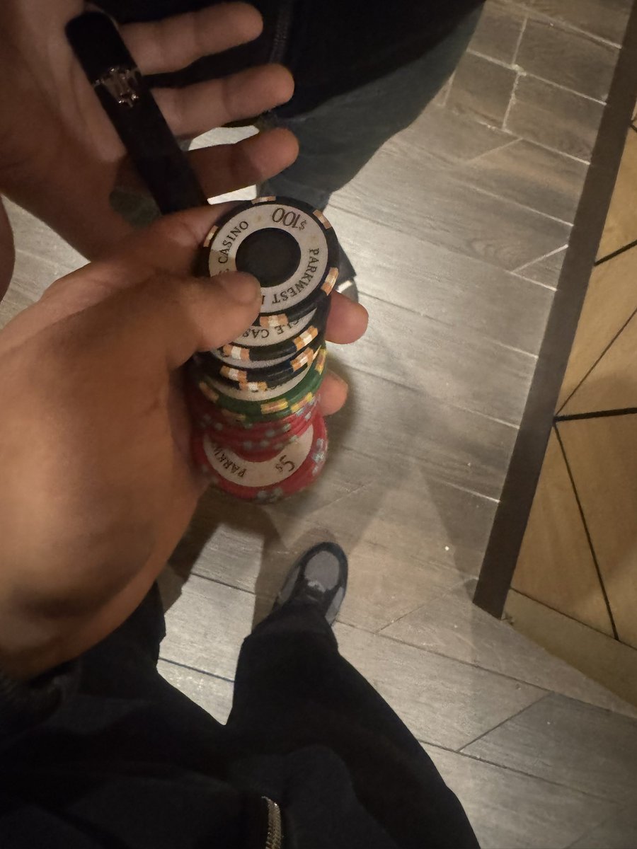 Xaavier999's tweet photo. Easy money 🎰🐉 https://t.co/p7swaSrF8x