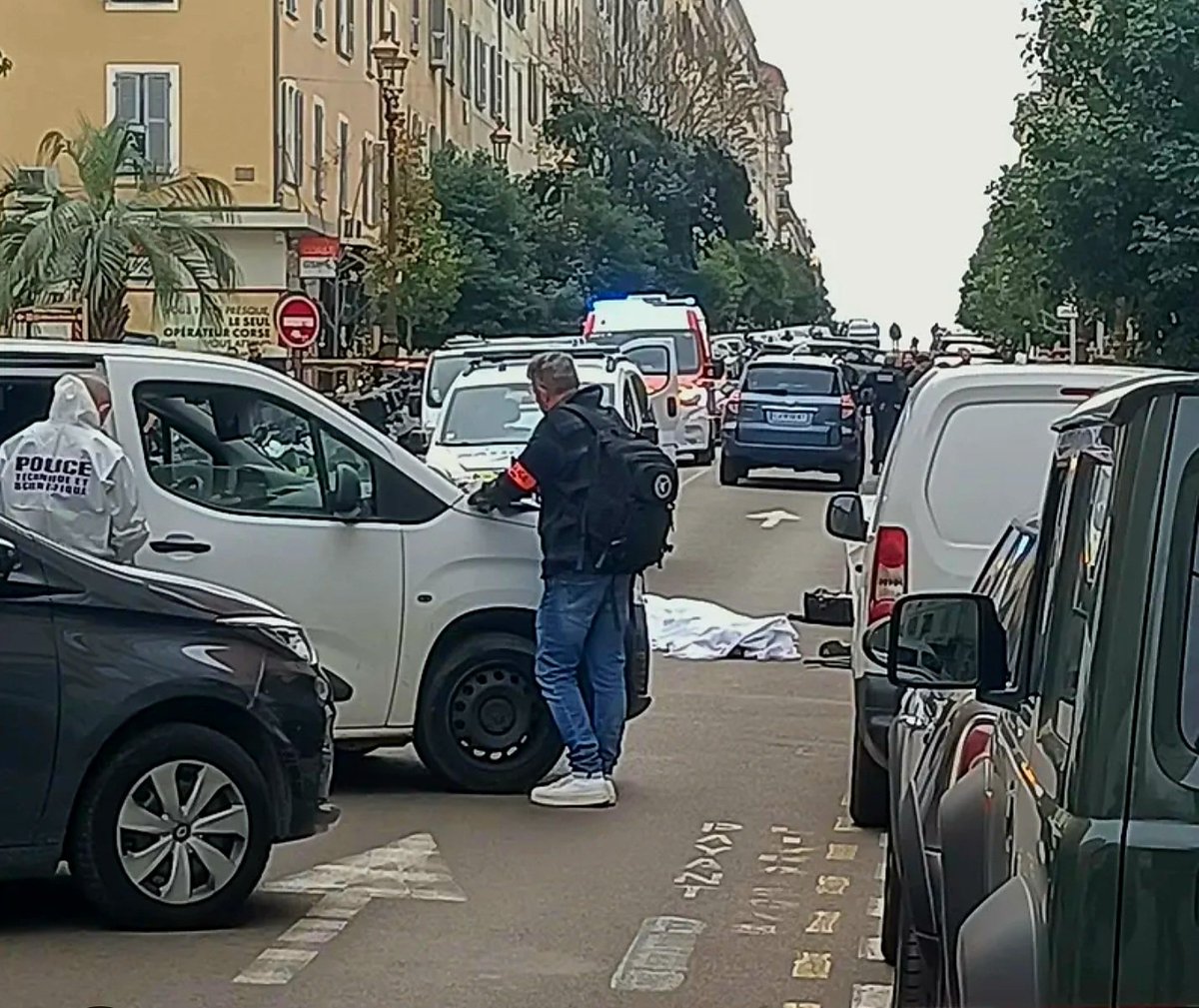 Grand bravo aux forces de l'ordre qui on permis de débarrasser du plancher un noir dangereux en Corse !
Toutefois je regrette qu'il n'y ait pas plus de tirs de la Police.
🇨🇵🇨🇵🇨🇵🇨🇵🇨🇵🇨🇵