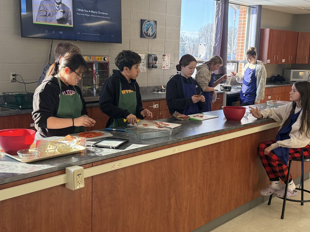 Business Math 7 took learning a step further by repurposing their leftover homemade pizza sauce to create pizza casseroles. A great lesson in minimizing waste, stretching a budget, and adapting recipes in real-world cooking. 🍕 <a href="/ByronBears/">Byron Public Schools</a> <a href="/ByronMSBears/">Byron Middle School</a>