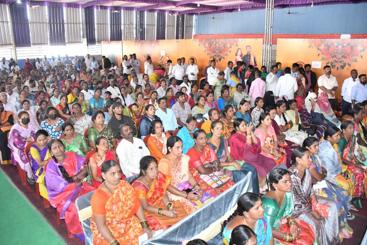 PVasupathi's tweet photo. participated in Distributed kalyana Lakshmi &amp; shadi Mubarak cheques to 350 beneficiaries of Medchal  constituency  along with Honourable Former Minister  @chmallareddyMLA garu,MLC patnam Mahender reddy garu https://t.co/f9Dr32KSLm