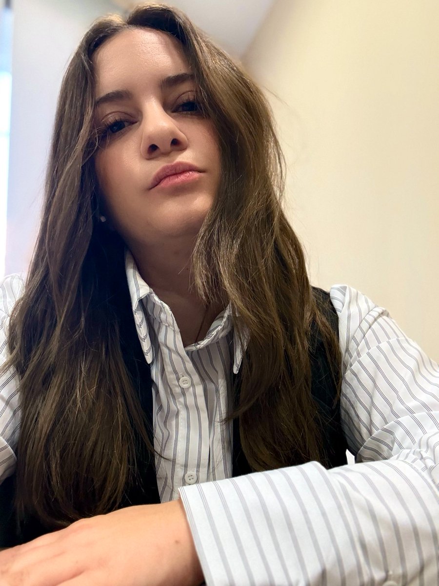 icejust4all's tweet image. Έτσι να με θυμάστε, ροδαλή με το γιλεκάκι μο 🕊️