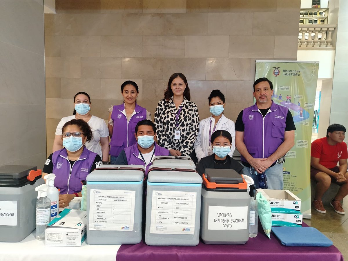 #MSPEnTerritorio | La coordinadora Zonal, <a href="/DraGabMerino/">Dra.GabrielaMerino</a> supervisó la brigada de vacunación del #Distrito09D04 en <a href="/Sanmarinogye/">San Marino Shopping</a> y @MALLDELSol_EC, constatando la atención que se le brinda a la comunidad.