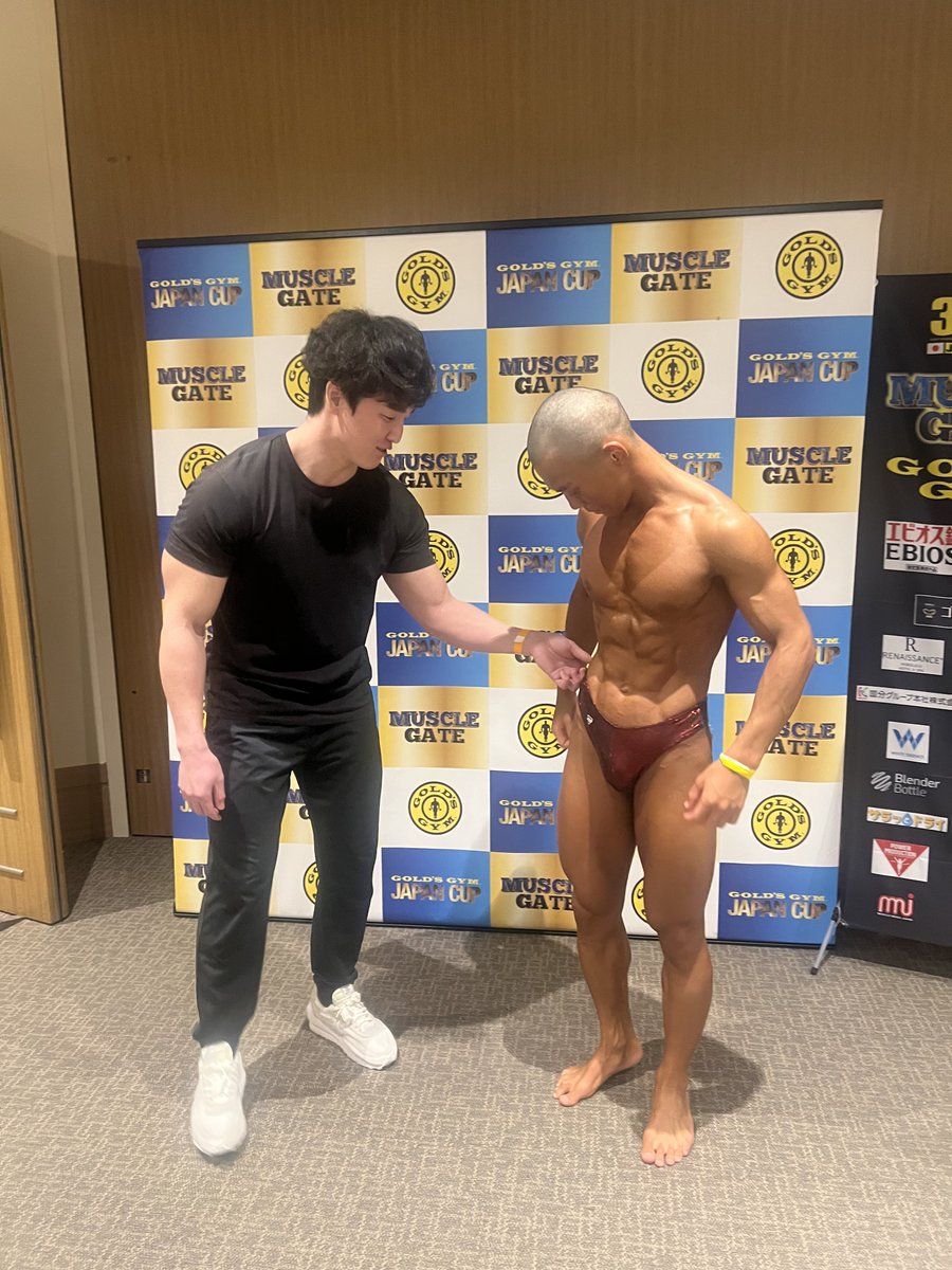 debeso_hs's tweet image. 昨日緊急で開かれた鮭皮師匠との会合の様子

1枚目 ケツを見て興奮するド変態(褒め言葉)

2枚目 ビルパンの位置を直すビルダーの鏡

3枚目 正しい着こなしになりご満悦

4枚目 ﾄﾞﾔｧｧｧｧｧｧｧｧｧｧｧｧｧｧｧ~~