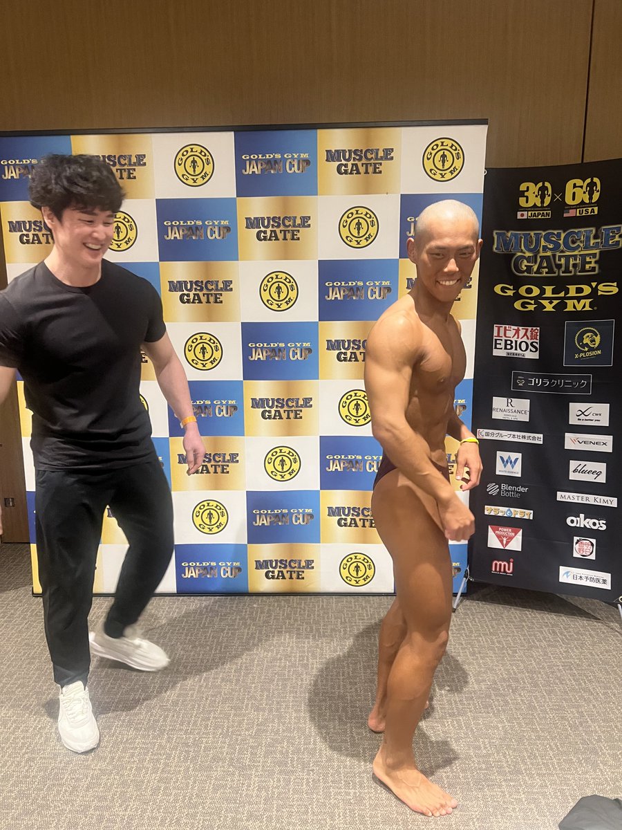 debeso_hs's tweet image. 昨日緊急で開かれた鮭皮師匠との会合の様子

1枚目 ケツを見て興奮するド変態(褒め言葉)

2枚目 ビルパンの位置を直すビルダーの鏡

3枚目 正しい着こなしになりご満悦

4枚目 ﾄﾞﾔｧｧｧｧｧｧｧｧｧｧｧｧｧｧｧ~~