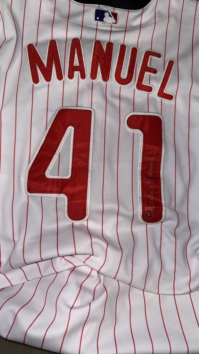 MarkFusetti's tweet image. Here’s the last giveaway before Christmas! If you’re in the area I can meet you. Winner will be picked on Sun.
The great Charlie Manuel @CMBaseball41 autographed jersey! Like, comment or retweet for your chance to hang the greatest Phillies manager on your wall! Merry Christmas