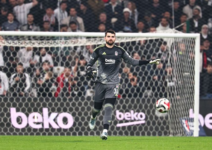 reynaresmi's tweet photo. #Beşiktaş, bu sezon evinde oynadığı bir resmi maçta ilk kez kalesini gole kapattı. https://t.co/gw41EfKwoY