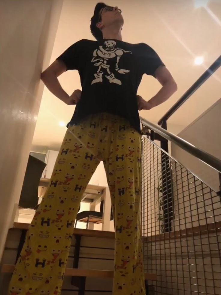 lestertoes's tweet image. i’m very fond of phil’s pyjama pants collection