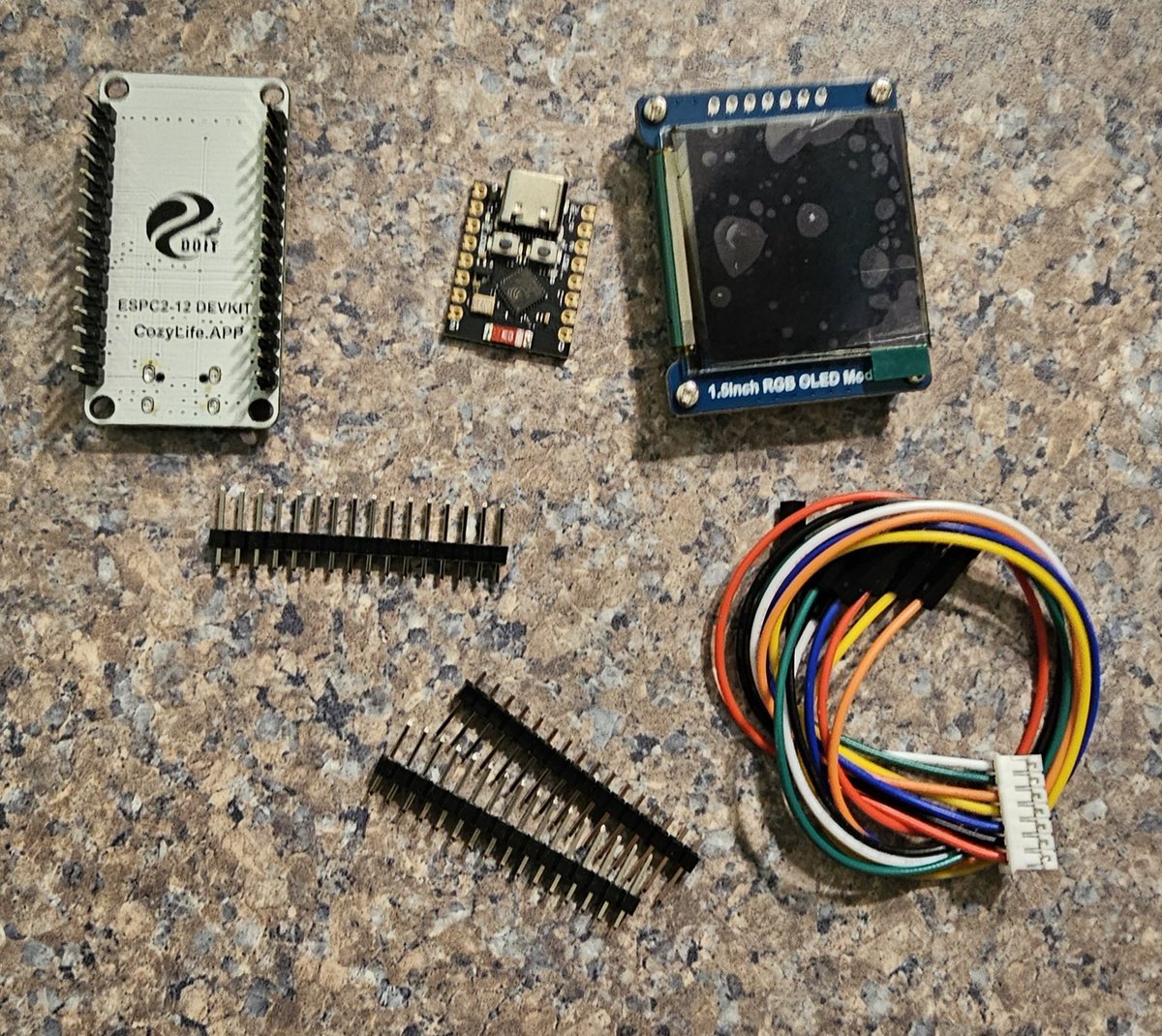 leemerie3d's tweet image. Oh this is exciting! Anyone have any ideas what I'm about to do with this here!? I'm excited to get into this project 😃 

@adafruit @arduino

#arduino #diy #diyelectronics #Robotics