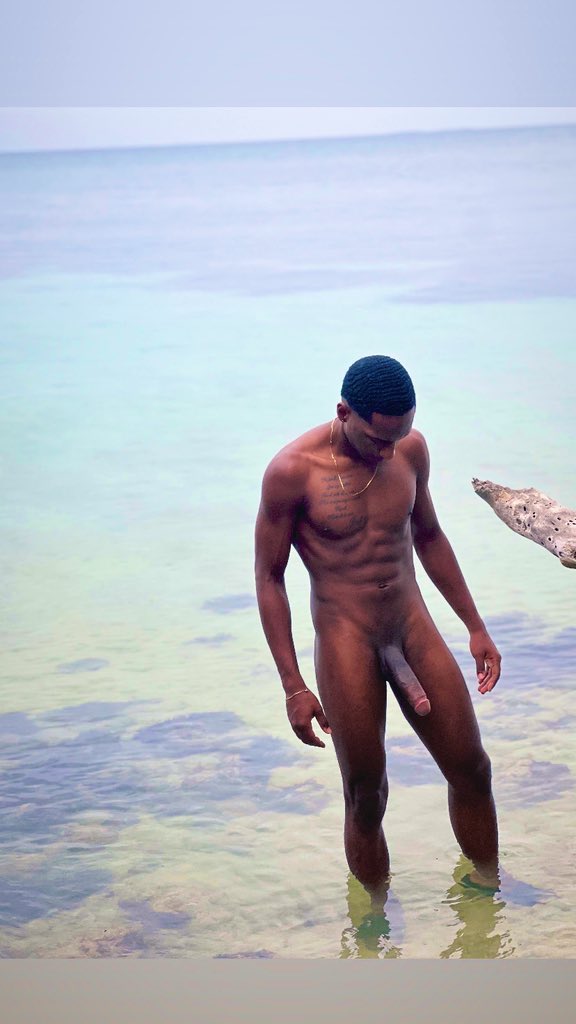 Dejo por aqui su regalo de navidad 🎅 

onlyfans.com/juansex_hot