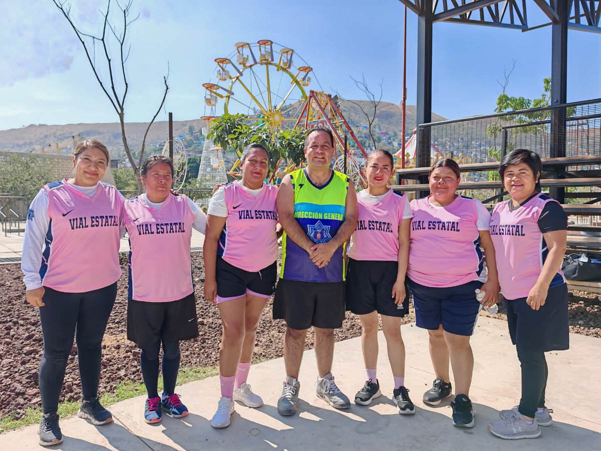 ToryLopezS's tweet photo. Arrancaron los juegos de fútbol 7 ⚽️ y básquetbol 🏀 por el Día del Agente de Tránsito y Policía Vial 2025 👮‍♀️👮‍♂️ en el Parque Primavera Oaxaqueña Cho Ndobá 🌳 (@parqueprimoax)

En un ambiente de sana convivencia 🤝, mujeres y hombres de las 45 delegaciones del estado y el sector capitalino participan en estas competencias que fortalecen la hermandad 💙 y el deporte 💪 en nuestra corporación.