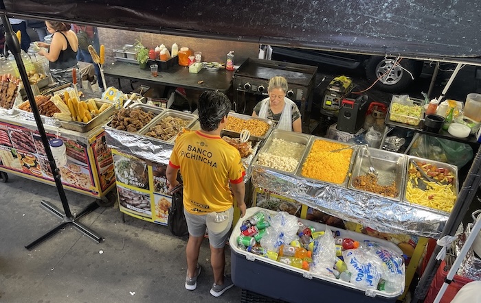 Más licencias y permisos para vendedores ambulantes
Por QueensLatino - El Concejo de la ciudad de Nueva York votó a favor de aumentar el  número de licencias y permisos de vendedores ambulantes que ofrecen  comida y... queenslatino.com/mas-licencias-… via <a href="/QueensLatino/">QueensLatino.com</a>