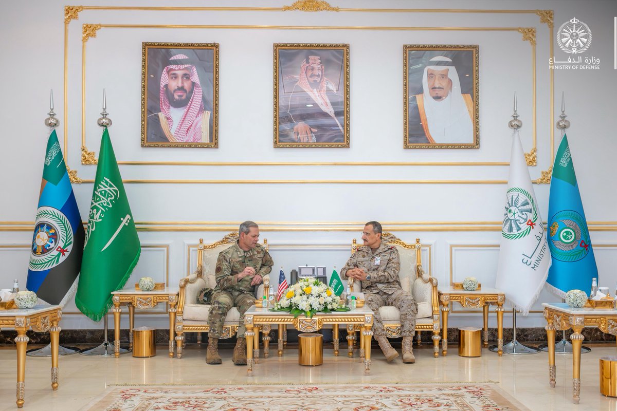 modgovksa's tweet photo. سمو قائد #القوات_الجوية الفريق الركن تركي بن بندر بن عبدالعزيز، يستقبل في قاعدة الأمير سلطان الجوية بالقطاع الأوسط، معالي رئيس أركان القوات الجوية الأمريكية الفريق الأول كينيث ويلسباخ، والوفد المرافق له. وجرى خلال الاستقبال بحث أوجه التعاون بين الجانبين. https://t.co/yOwgQnd0tx
