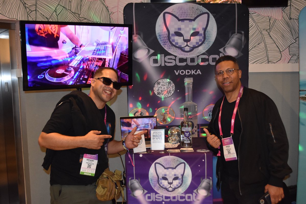 vtatvio's tweet photo. Beautiful faces at the @Futurist_conf #blockchainfuturistconference @LordGalaban #bebo I want to see who’s active tag yourself or tag a friend and let’s see who’s interacting ! @the1440club @stukwan
https://t.co/uzwwEUdj8p https://t.co/zuUe9ZIdWr