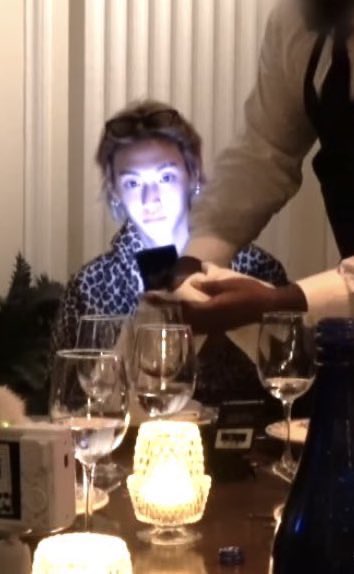 🧡: แต่ว่าบินอา ทำไมถึงดูแล้วเร่งแสงหน้าจอโทรศัพท์ให้มันสว่างขนาดนั้นอะ ตาไม่เป็นไรใช่มั้ย
🎸: ผมเห็นคลิปนั้นแล้ว..ㅋㅋㅋ ตาไม่เป็นไรครับ

55555555555555555555555555555555555 ตาแข็งแกร่งเกิน