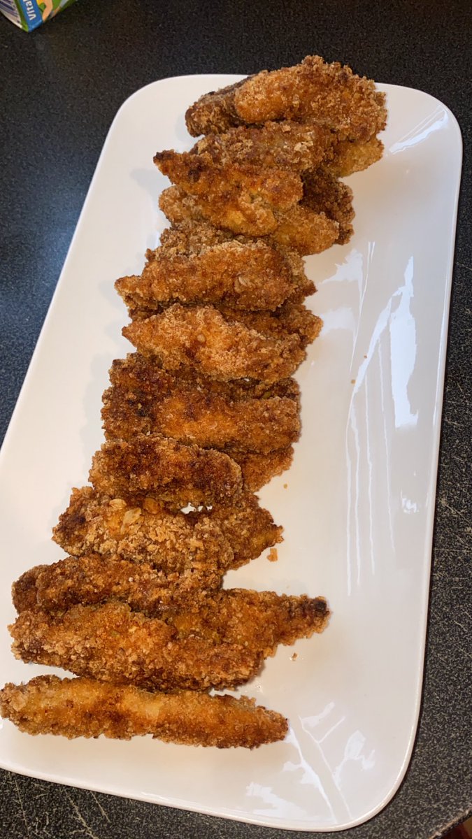 inss_c19's tweet image. c’est tellement les meilleurs tenders que j’ai manger de ma vie merci moi #cuisto