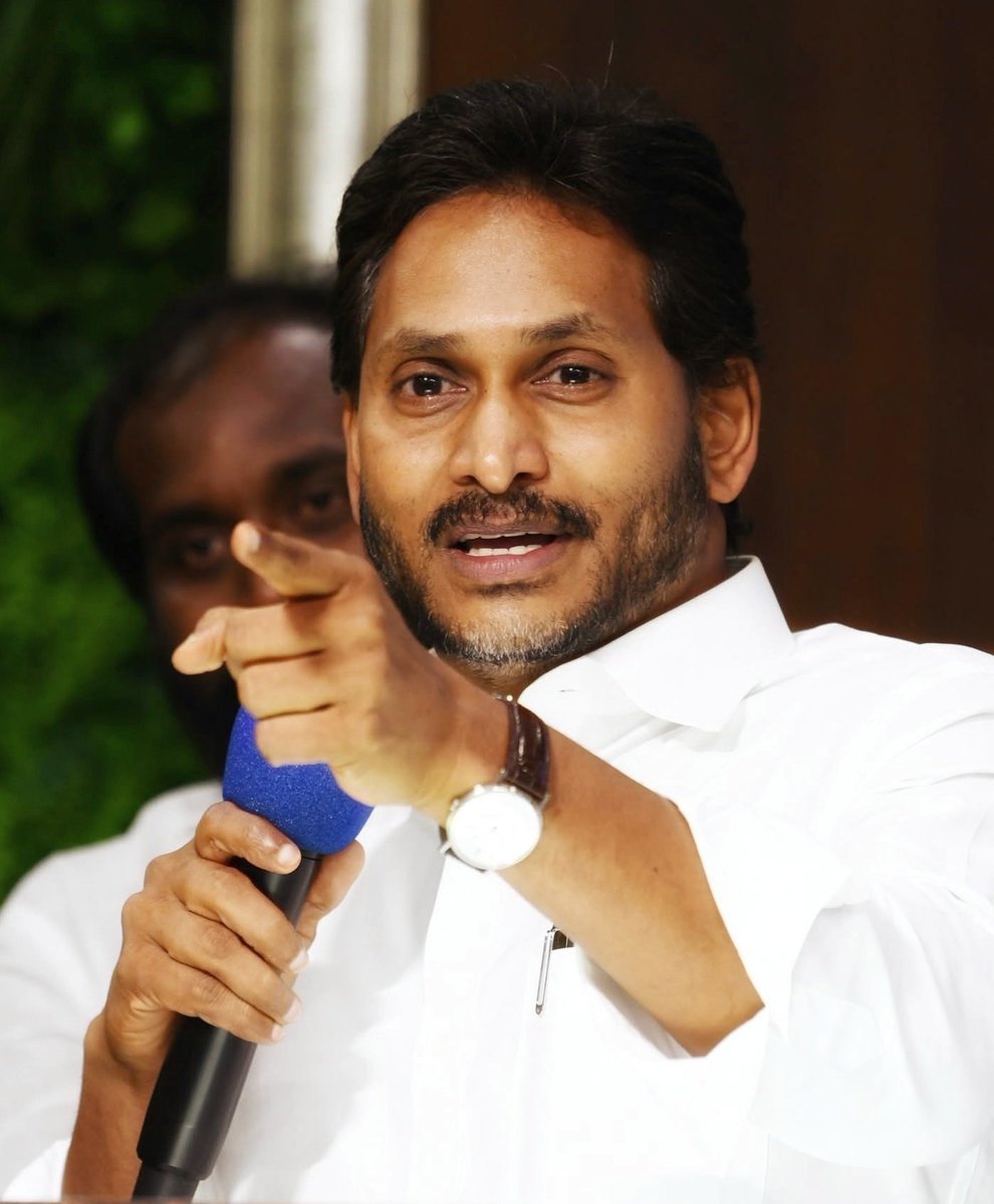 RojaSelvamaniRK's tweet photo. "సంకల్పానికి మారుపేరు.. విశ్వసనీయతకు నిలువుటద్దం.. మా ఆరాధ్య దైవం @ysjagan అన్నకు జన్మదిన శుభాకాంక్షలు. ప్రజాక్షేత్రంలో మీరు మరిన్ని విజయ శిఖరాలు అధిరోహించాలని మనస్ఫూర్తిగా కోరుకుంటున్నాను."

జై జగన్! ✊ https://t.co/4wST3te2HB