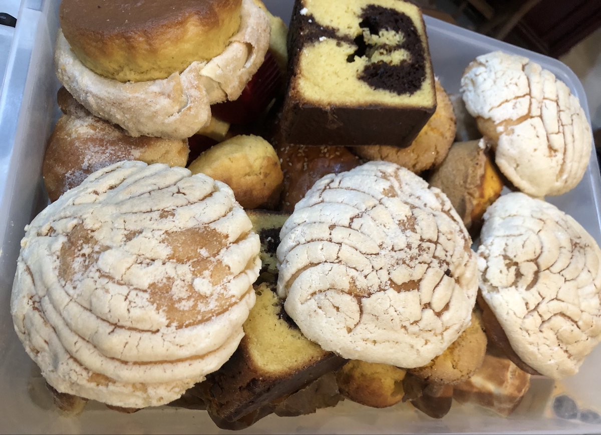 cedenno's tweet image. El chef que criticó al pan mexicano, yo creo no ha probado las Conchas de la panadería “La Flor” en el pueblo de Villa Cuauhtémoc, los Moños de la Panadería “Ideal” de la CDMX, los panquecitos rellenos de “Los Globos”, en la Narvarte…. Y tú ¿qué panadería le recomendarías?