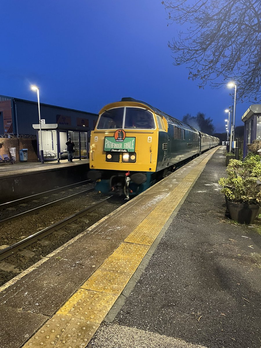 Dindathebobby's tweet photo. Have spent quite some time on Pathfinder trains in years gone by, so had to go out to see the last one, and it just happens to have been my son’s 1st mainline Western too. Shame it was behind the stopper. https://t.co/D1UNJLB0YD