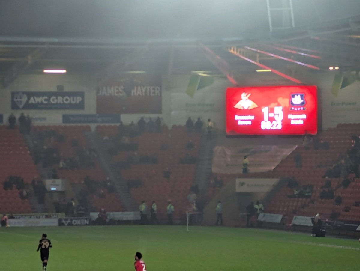 First away day of the season for me.

200 metres into the drive home and we've got a flat tyre. 

2+ hours later and a visit from the AA and we're finally on our way back. 

Bothered? Nah mate. 5 fucking 1! 

#pafc