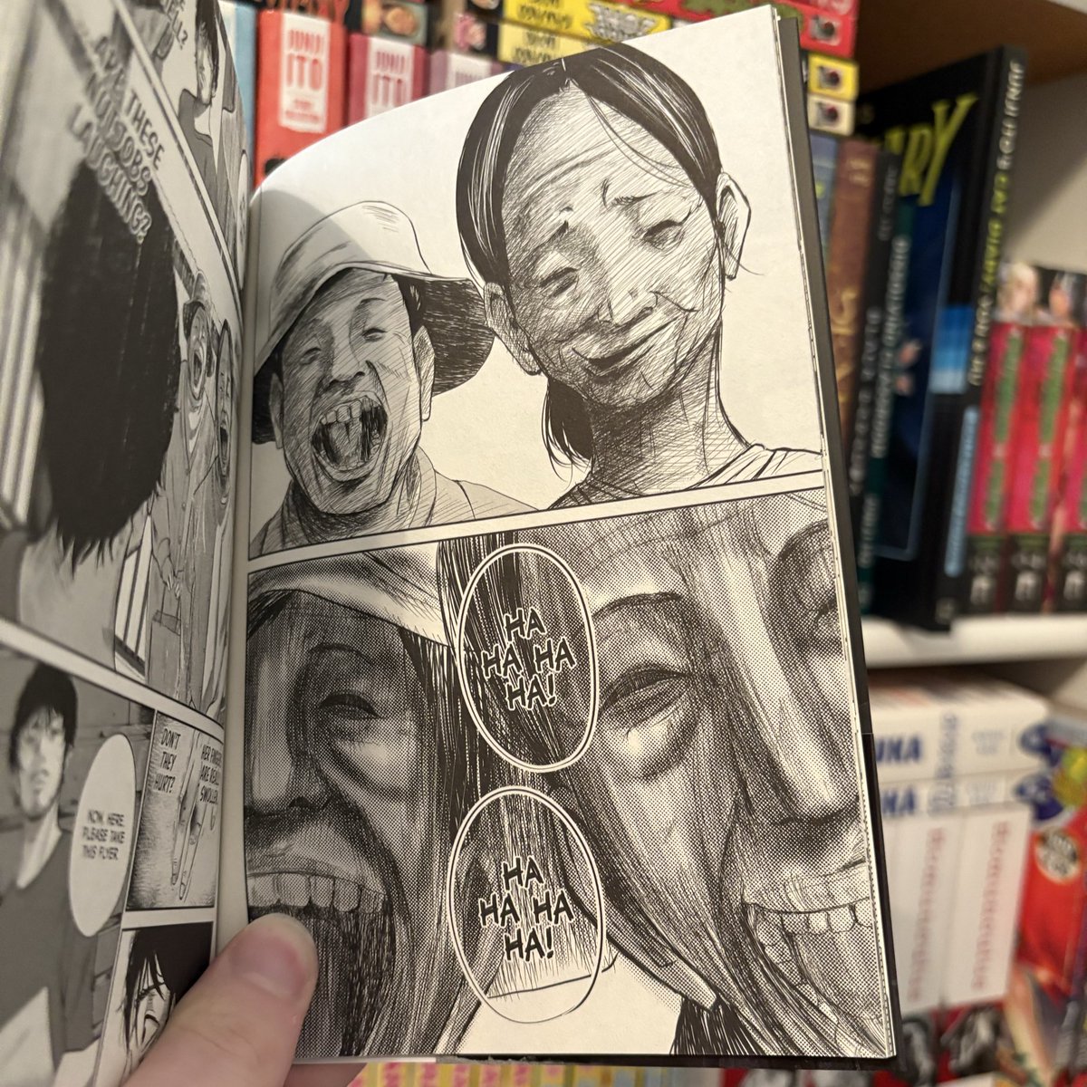 ThePromG's tweet image. I’ve been super hyped to pick up this release, so imagine my joy seeing it appear on my doorstep today!

HUGE shoutout to @KodamaTales for hooking the kid up with more horror goodness 🙏