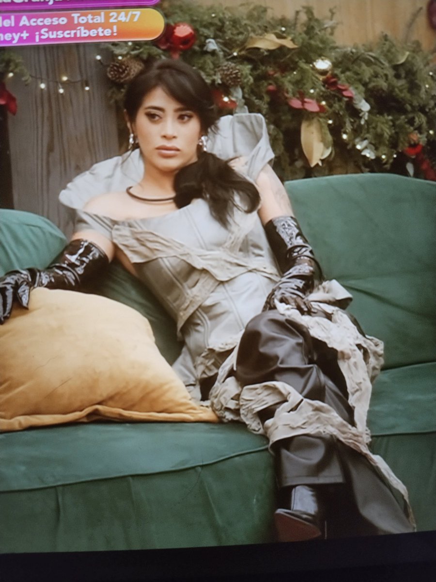 hillocks's tweet image. El rollo de papel higienico cuando se moja #LaGranjaVIP