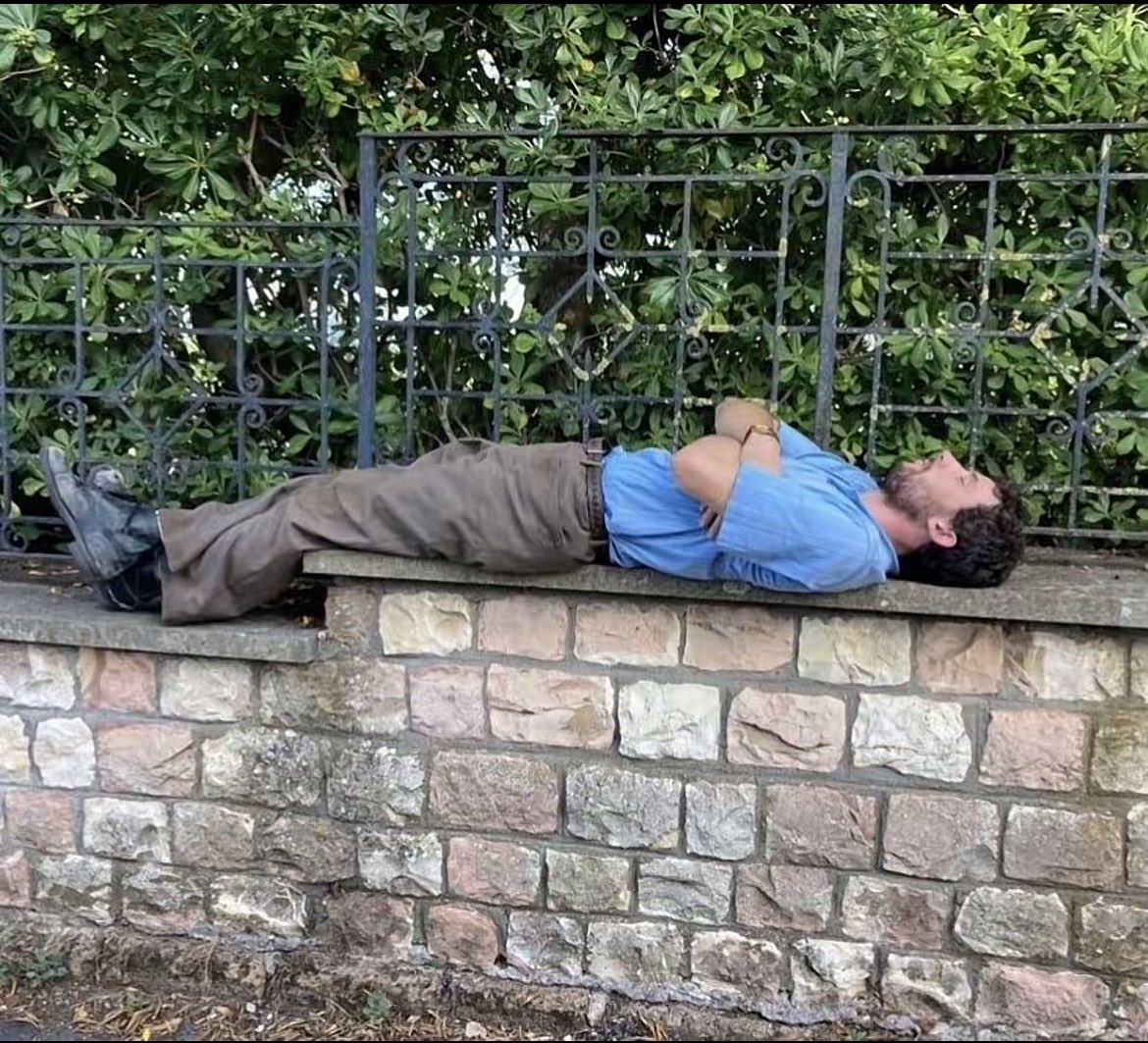 jimsweatshirt's tweet photo. josh o’connor on the set of la chimera https://t.co/Fx8ssiOKNa