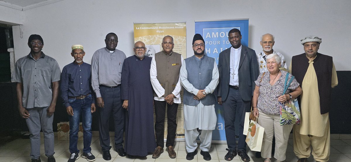 Communiqué de press: Dîner de l’Amitié Interreligieuse qui s’est tenu le 17 décembre à l’initiative de l’Association Musulmane #Ahmadiyya de #Guadeloupe.
Cette rencontre a réuni plusieurs représentants religieux de l’île (catholique, protestant,orthodoxe, hindou, bahá’í musulman)