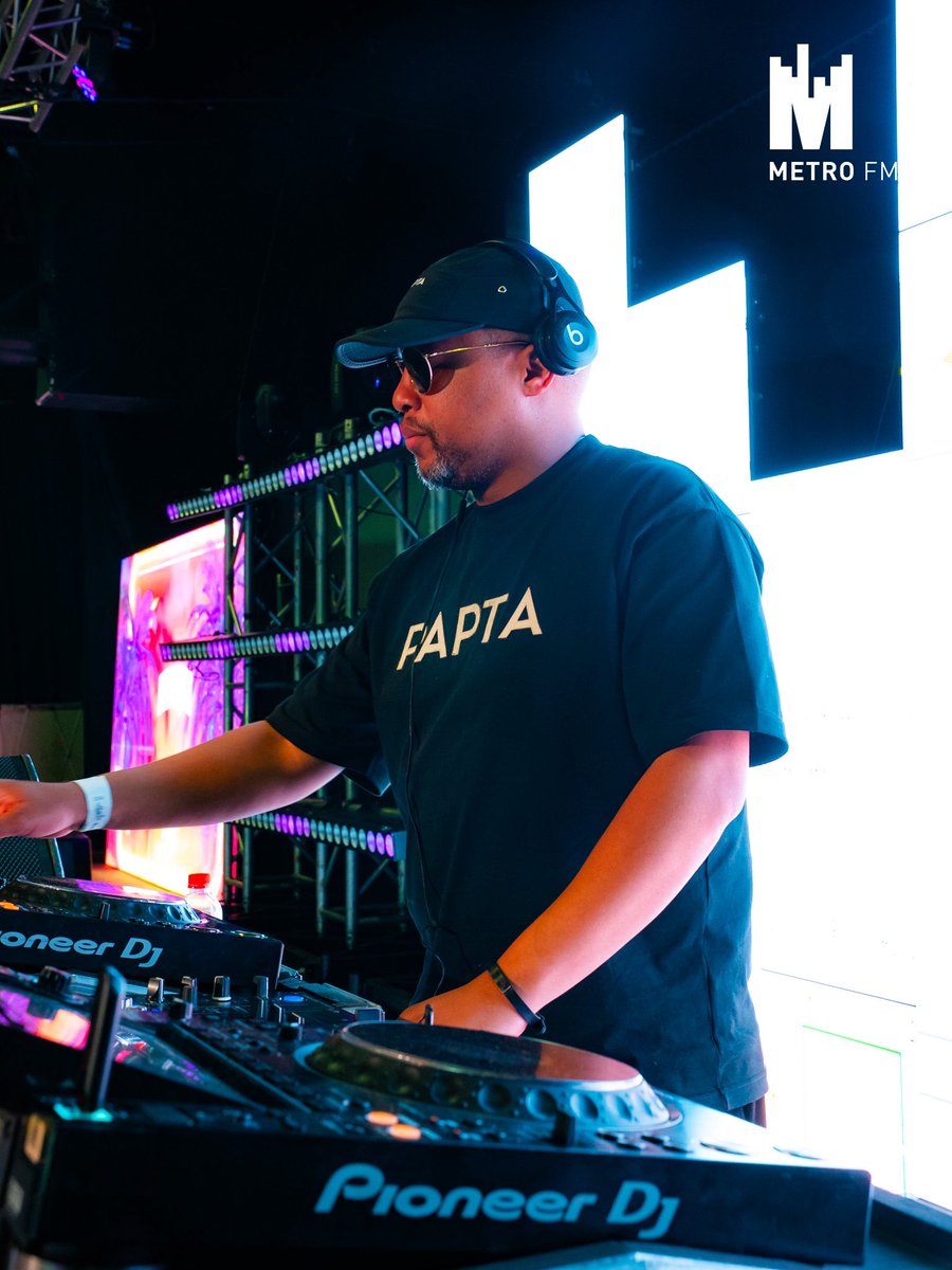 METROFMSA's tweet photo. The legend himself! Lulo Cafe sat the stage to new heights with his set!🔥

#METROFMHeatwave. The Party that never stops! https://t.co/c4bVLLY0zi