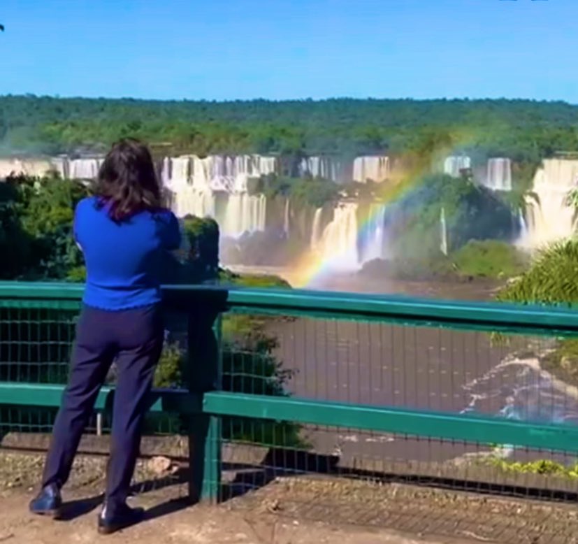 tebeter_'s tweet image. Diva que aprecia belas paisagens