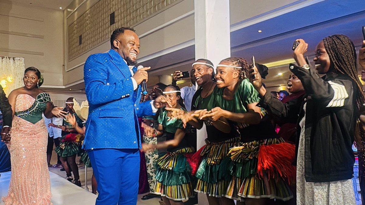 NabaggalaSandie's tweet image. Today my team @SmileCulturalTroupe vibed up the brides guys give me gigs i have the best team for your introduction, wedding, Kuhingira, graduation etc #dancers thanks so much @davidlutalolive for vibing with my team